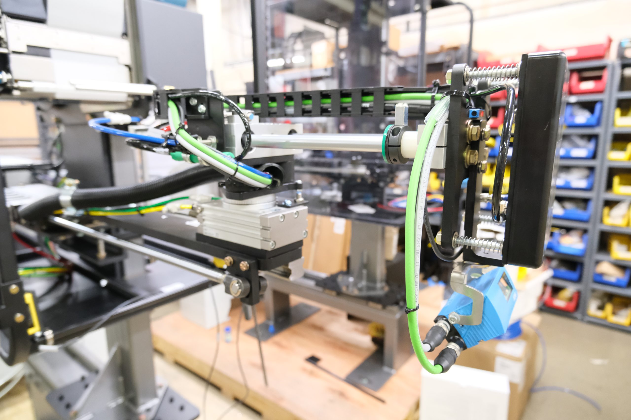 Scanner mounted on pallet labeler arm